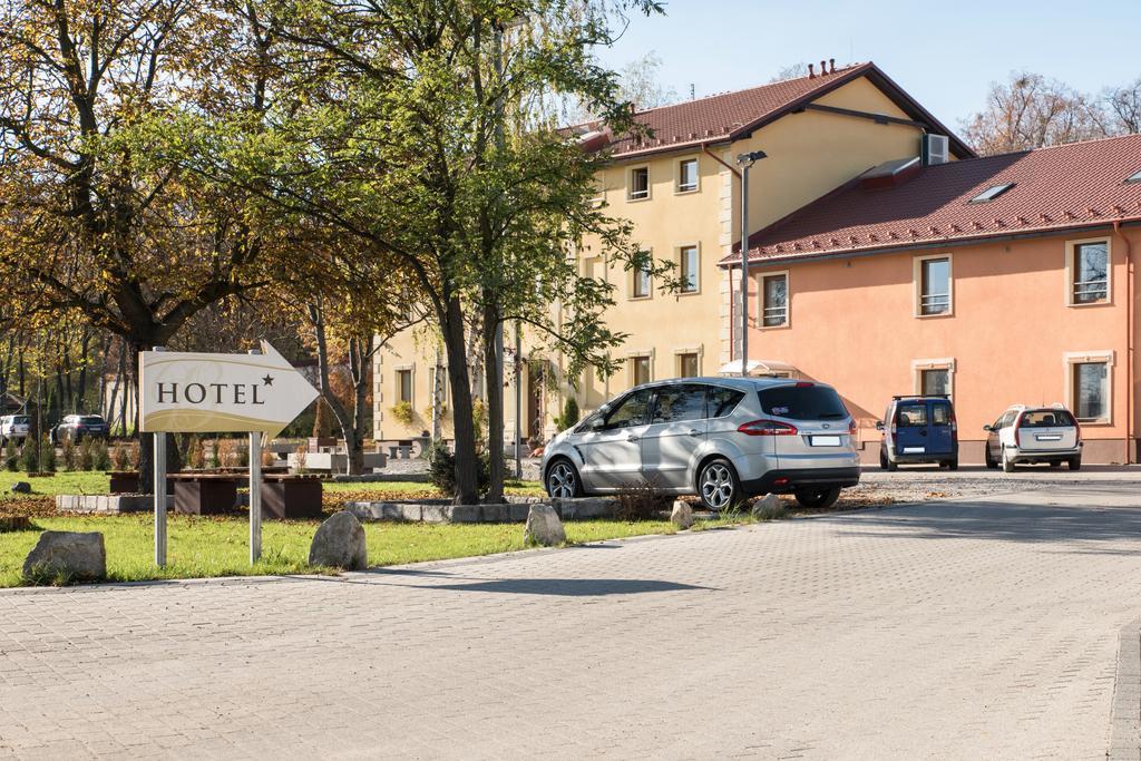 Hotel I Restauracja Brochow Wrocław Exteriör bild